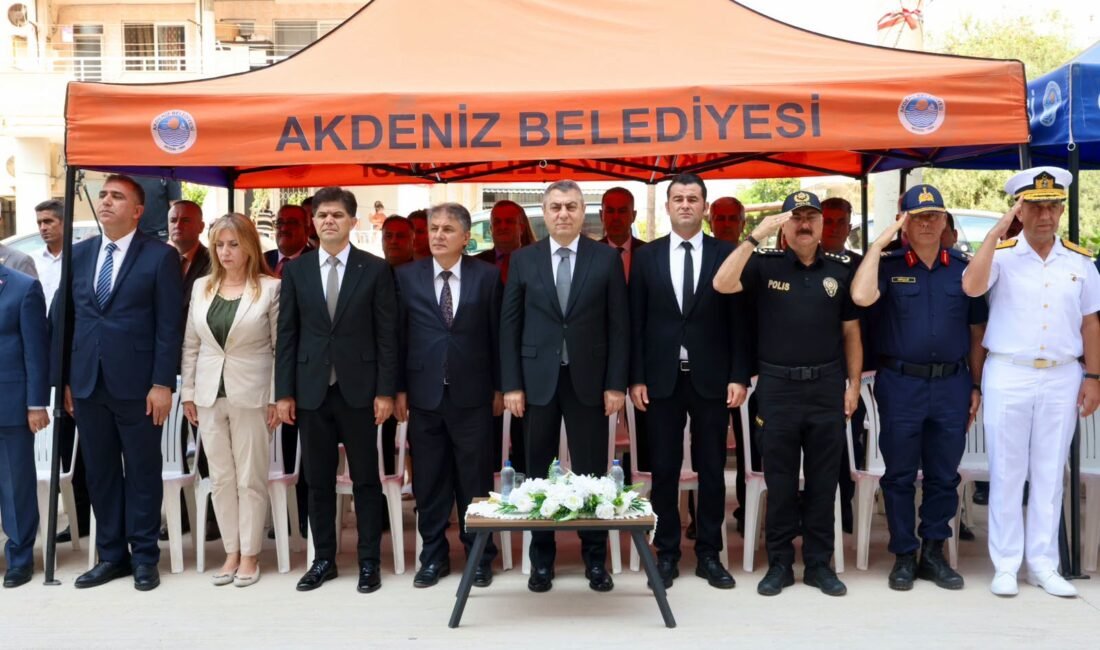Vali Atilla Toros, İlköğretim Haftası kutlama programına katıldı Mersin Valisi Atilla Toros, İlköğretim Haftası kutlama programına katılarak öğretmen