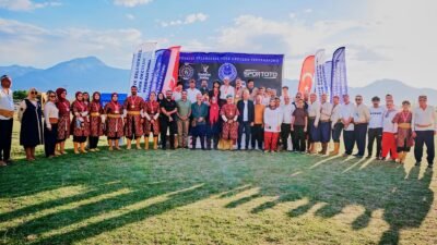 Erzincan’ın Üzümlü ilçesinde düzenlenen Mengücek Melik Gazi Hava Koşusu Türkiye