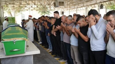 Kuzey Kıbrıs Türk Cumhuriyeti’nin (KKTC) Girne kenti açıklarında yolcu gemisinin