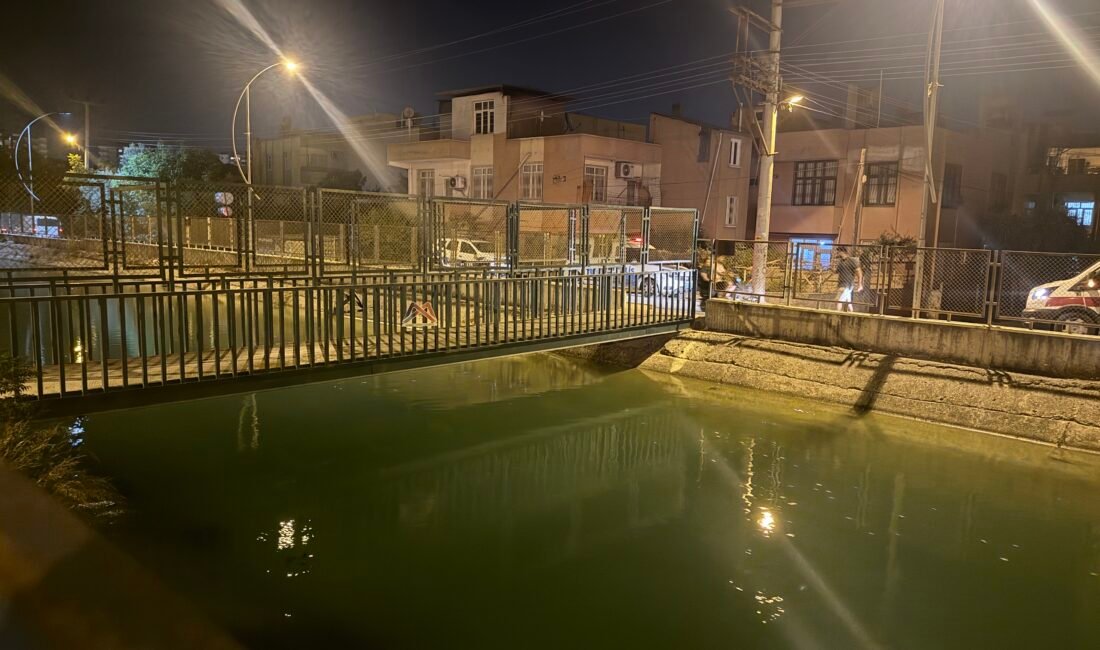 Sulama kanalında can pazarı: 6 yaşındaki çocuk kurtarıldı, kardeşi aranıyor Mersin’in Tarsus ilçesinde sulama kanalına düşen 6 yaşındaki çocuk, vatandaşlar