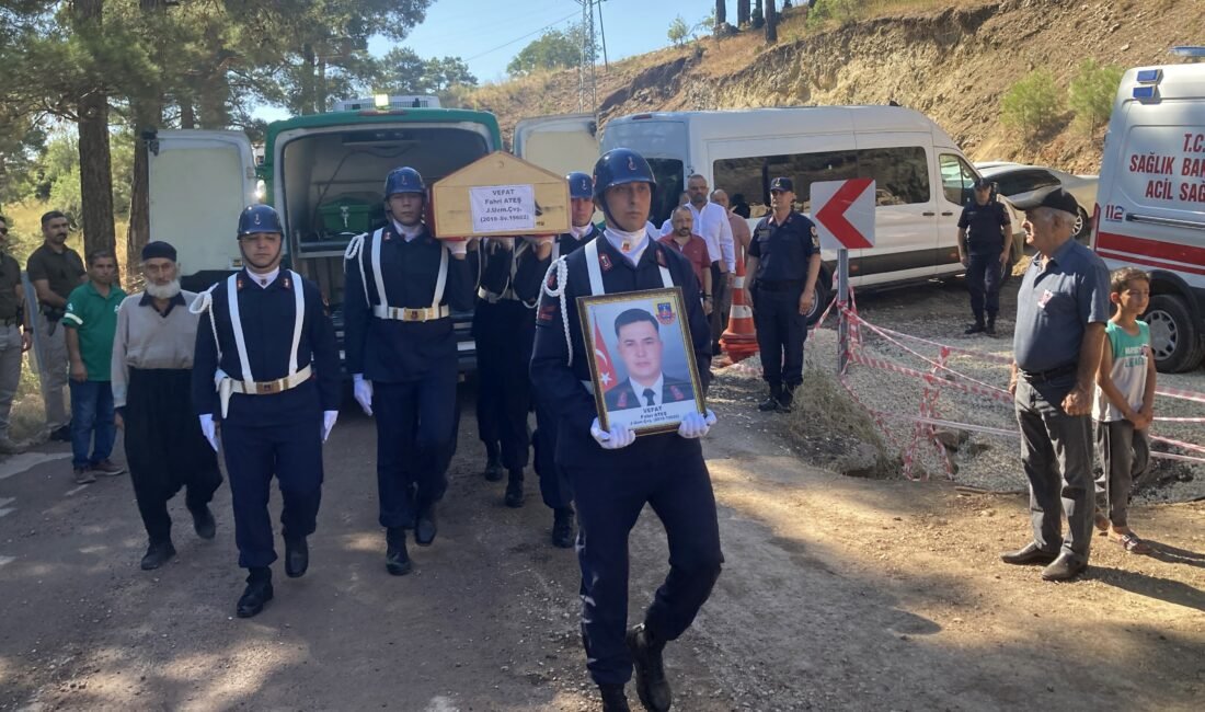 Feribot faciasında hayatını kaybeden uzman çavuş son yolculuğuna uğurlandı Kuzey Kıbrıs Türk Cumhuriyeti’nin (KKTC) Girne kenti açıklarında batan yolcu