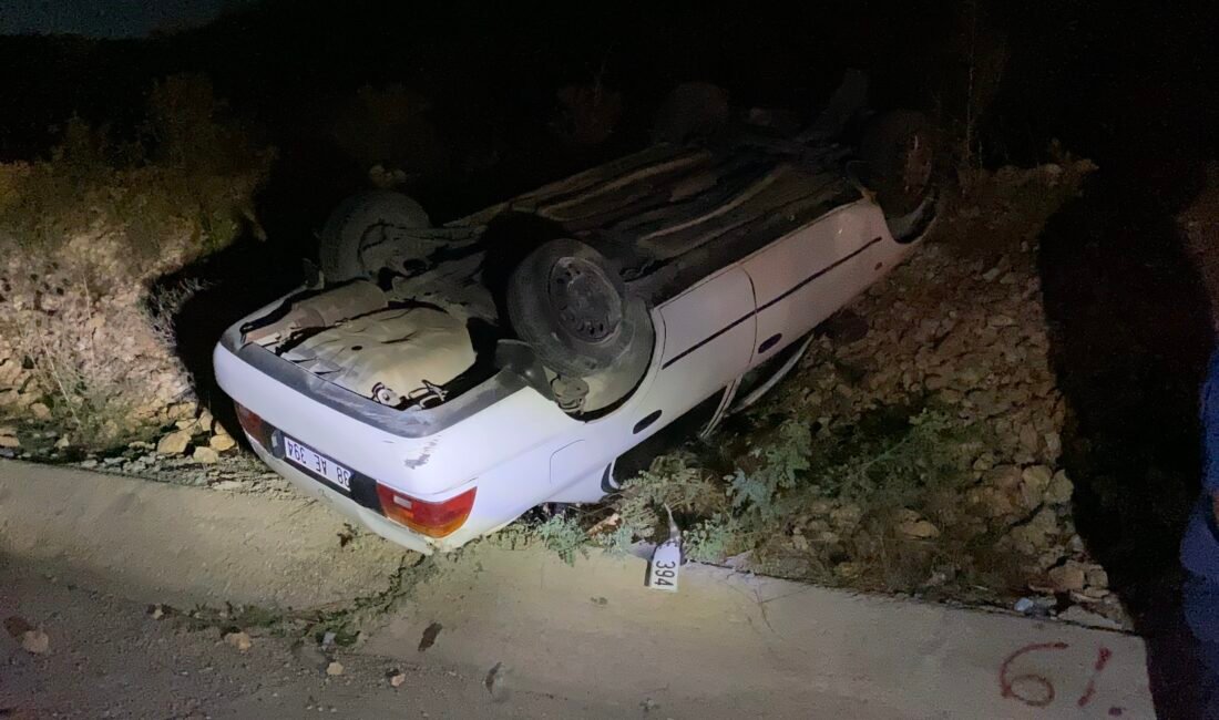 Ters dönen otomobilden sağ çıktı Mersin’in Erdemli ilçesinde yoldan çıkan otomobil savrularak ters döndü, sürücü