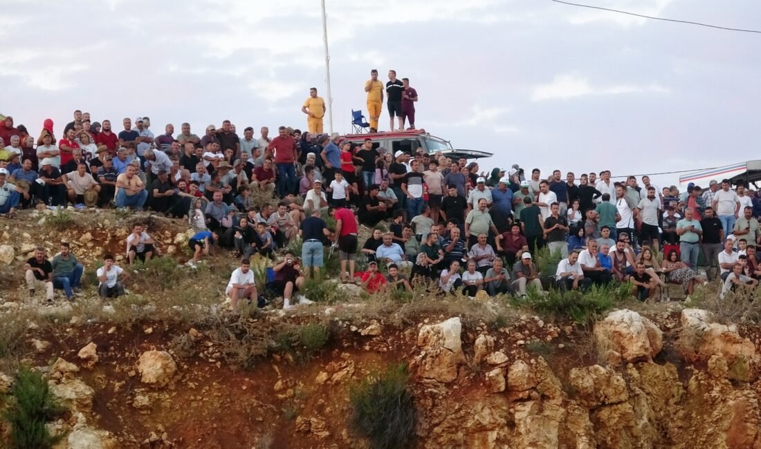 Mersin‘in Erdemli ilçesinde mahalleler arası düzenlenen futbol turnuvası finalini binlerce