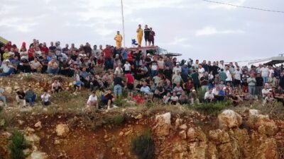 Mersin‘in Erdemli ilçesinde mahalleler arası düzenlenen futbol turnuvası finalini binlerce