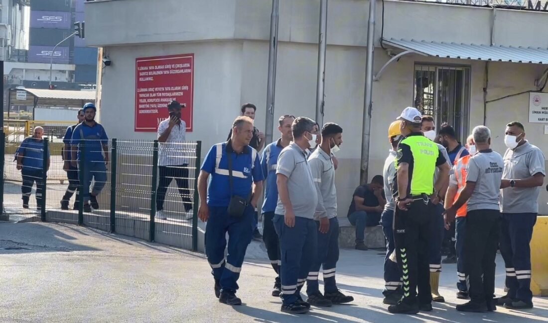 Mersin Limanı’nda kimyasal madde içinde bulunan bir konteynerın delinmesi sonucu sızıntı