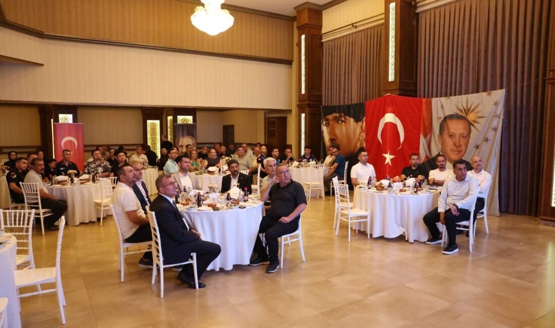 Mersin Akdeniz’de zabıta teşkilatının kuruluş yıl dönümü kutlandı Mersin’in Akdeniz ilçesinde Zabıta Teşkilatının kuruluş yıl dönümü dolayısıyla düzenlenen
