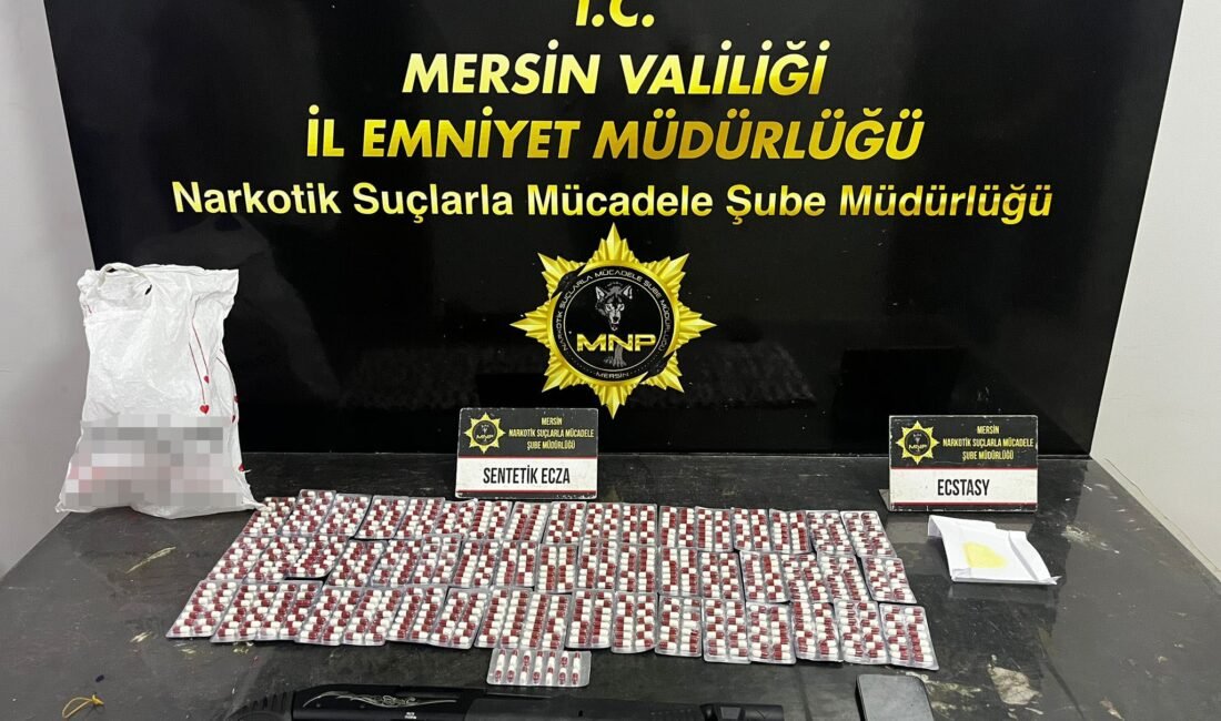 Mersin’de uyuşturucu operasyonu: 2 tutuklama Mersin’de polisin düzenlediği operasyonda “uyuşturucu madde ticareti” suçundan gözaltına alınan