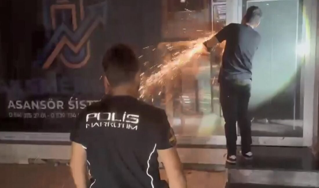 2 milyon 296 bin adet uyuşturucu hap ele geçirildi Mersin’de polis ekiplerince kapı kilidi kesilerek girilen adreste 2 milyon