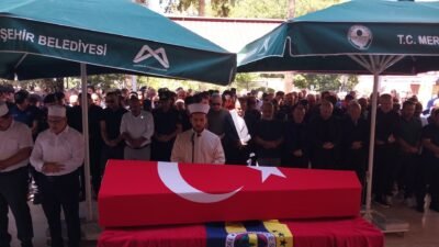 Fenerbahçe-Beşiktaş derbisini 16 yaşındaki oğlu Gazi Yaşar ile birlikte izlemek