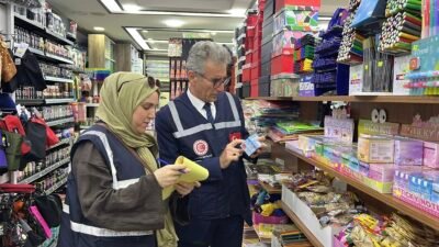 Mersin‘de ekipler, yeni eğitim öğretim dönemi dolayısıyla kırtasiye ürünlerini mercek