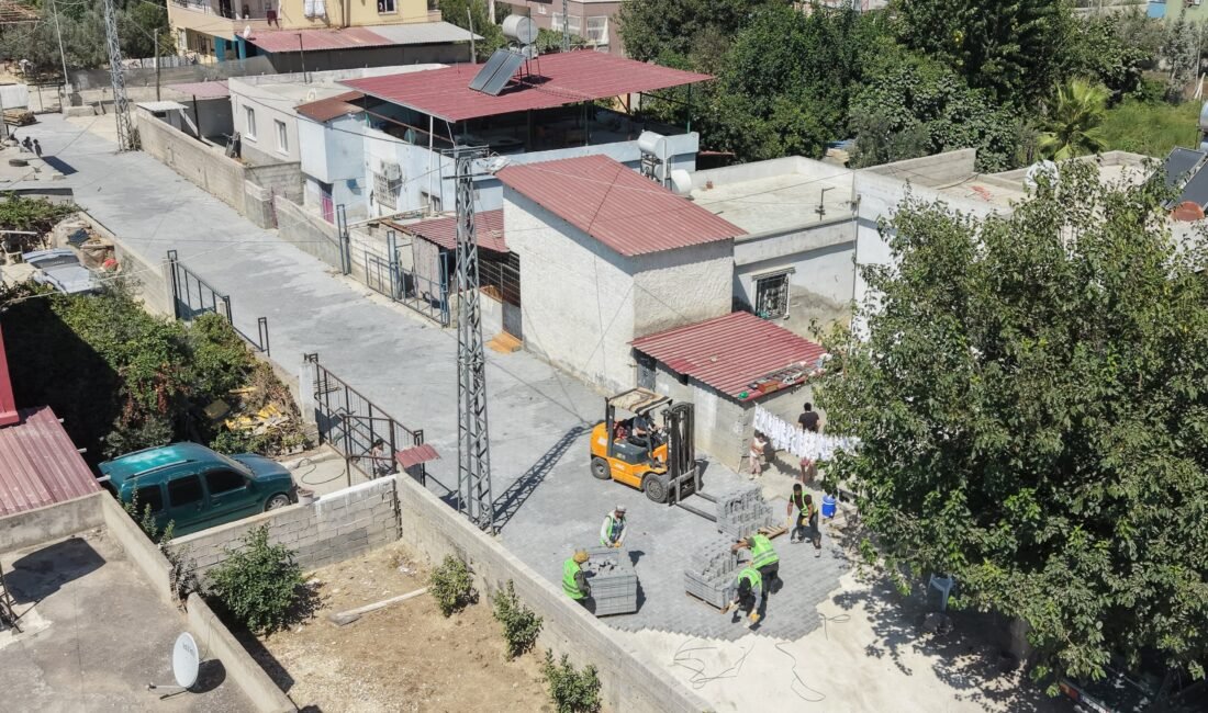 Tarsus’ta kırsal mahallelerde yol seferberliği Tarsus Belediyesi, kırsal mahallelerde ulaşım koşullarının iyileştirilmesi amacıyla yürüttüğü yol