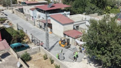 Tarsus Belediyesi, kırsal mahallelerde ulaşım koşullarının iyileştirilmesi amacıyla yürüttüğü yol