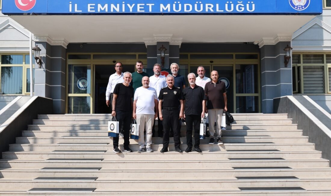 Emniyet Müdürü Aktaş, yaş haddinden emekli olan meslektaşlarıyla buluştu Mersin İl Emniyet Müdürü Fahri Aktaş, yaş haddi sebebiyle emekli olan