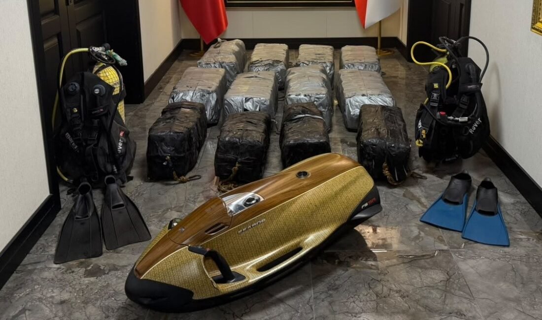 Mersin’e yurt dışından gelen gemiye yönelik düzenlenen operasyonda su altında