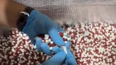 Mersin’de plastik ambalaj iş yerinin deposunda sentetik ecza imalatı yapıldığı