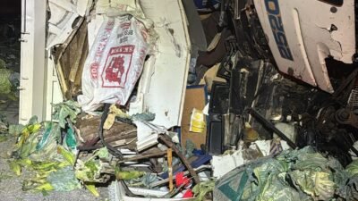 Tarsus-Pozantı Otoyolunda kamyon ile tırın çarpışması sonucu meydana gelen kazada