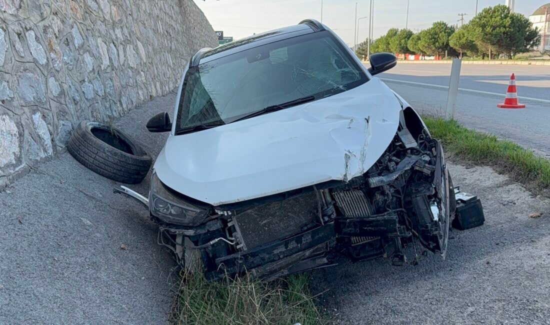 Mersin’den çocuklarının üniversite kaydı için Samsun’a gelen ailenin bulunduğu otomobilin