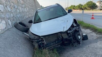 Mersin’den çocuklarının üniversite kaydı için Samsun’a gelen ailenin bulunduğu otomobilin
