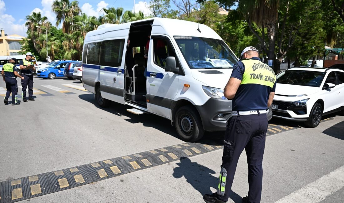 Mersin’de okul servislerine sıkı denetim Mersin’de öğrencilerin güvenli ulaşımını sağlamak amacıyla okul servislerine yönelik denetim