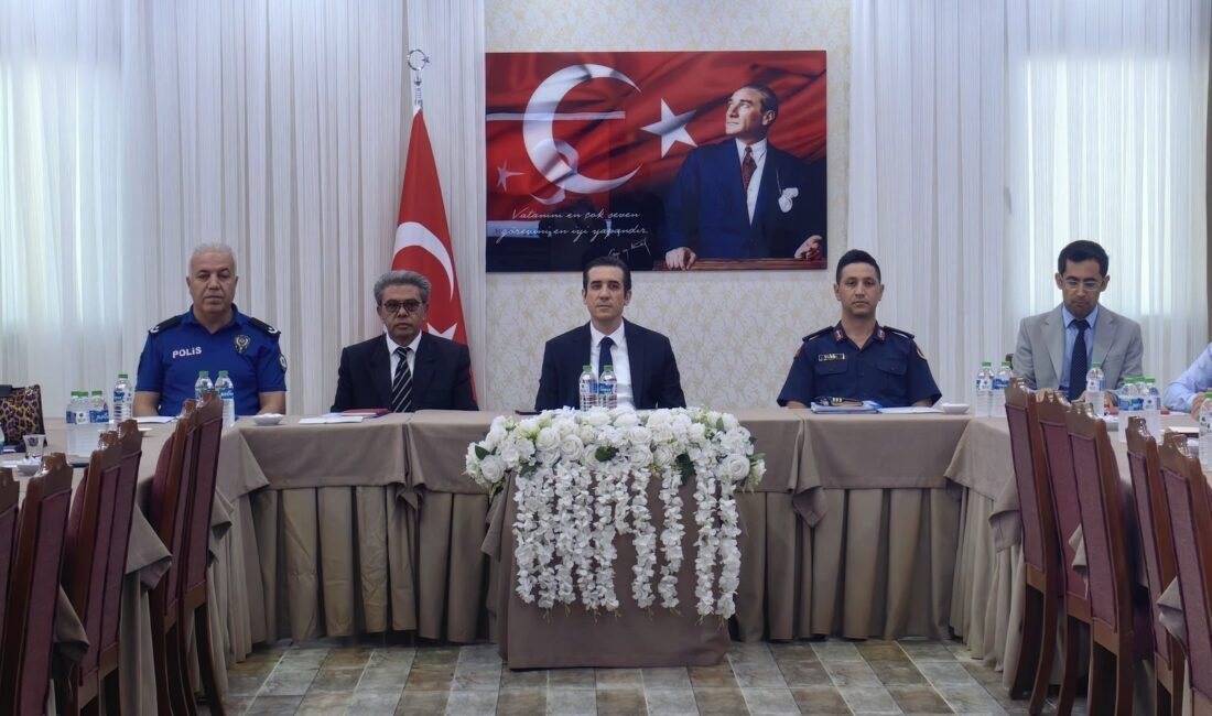 Bozyazı’da okul ve çevrelerinde güvenlik tedbirleri değerlendirildi Mersin’in Bozyazı ilçesinde, öğrencilerin güvenli ve huzurlu bir ortamda eğitim-öğretim