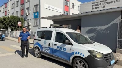 Mersin‘in Tarsus ilçesinde 1. sınıf öğrencisinin çantasından tabanca çıktı. Olayla