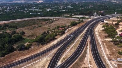 Ulaştırma ve Altyapı Bakanı Abdulkadir Uraloğlu, Çeşmeli-Erdemli-Silifke-Taşucu Otoyolu’nun, Çeşmeli-Kızkalesi Kesimi’nde