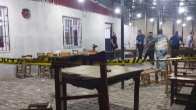 Mersin’in Tarsus ilçesinde bir kahvehaneye düzenlenen silahlı saldırıda 1 kişi