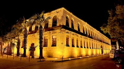Mersin‘in Silifke ilçesinde tarihi Hükümet Konağı, yapılan ışıklandırma çalışmasının ardından