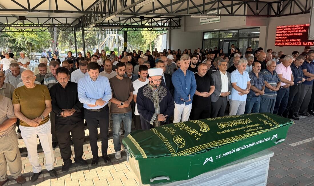 Kahvehanedeki silahlı saldırıda hayatını kaybeden antrenör son yolculuğuna uğurlandı Mersin’in Tarsus ilçesinde kahvehaneye düzenlenen silahlı saldırıda hayatını kaybeden yıllarca