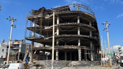 Mersin’in Mezitli ilçesinde 4 katlı mobilya imalat ve satış mağazasında