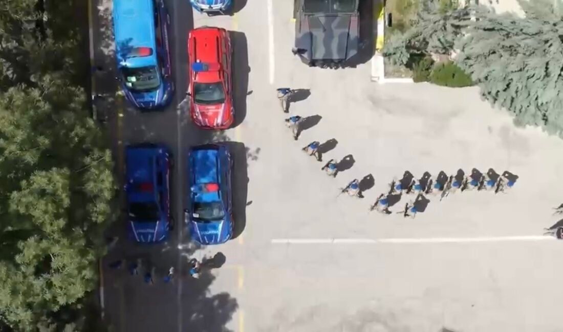 Mardin merkezli 10 ilde dev dolandırıcılık operasyonu: 13 şüpheli yakalandı Mardin merkezli 10 ilde, 15 kişilik suç örgütüne yönelik düzenlenen