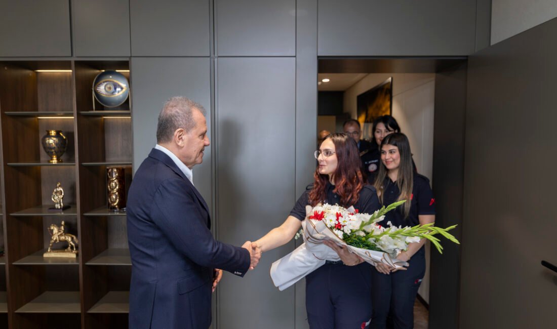 BAŞKAN SEÇER’DEN MERSİN İTFAİYESİ’NE TEŞEKKÜR Mersin Büyükşehir Belediyesi İtfaiye Dairesi Başkanı Fuat Tuğluoğlu ile şube
