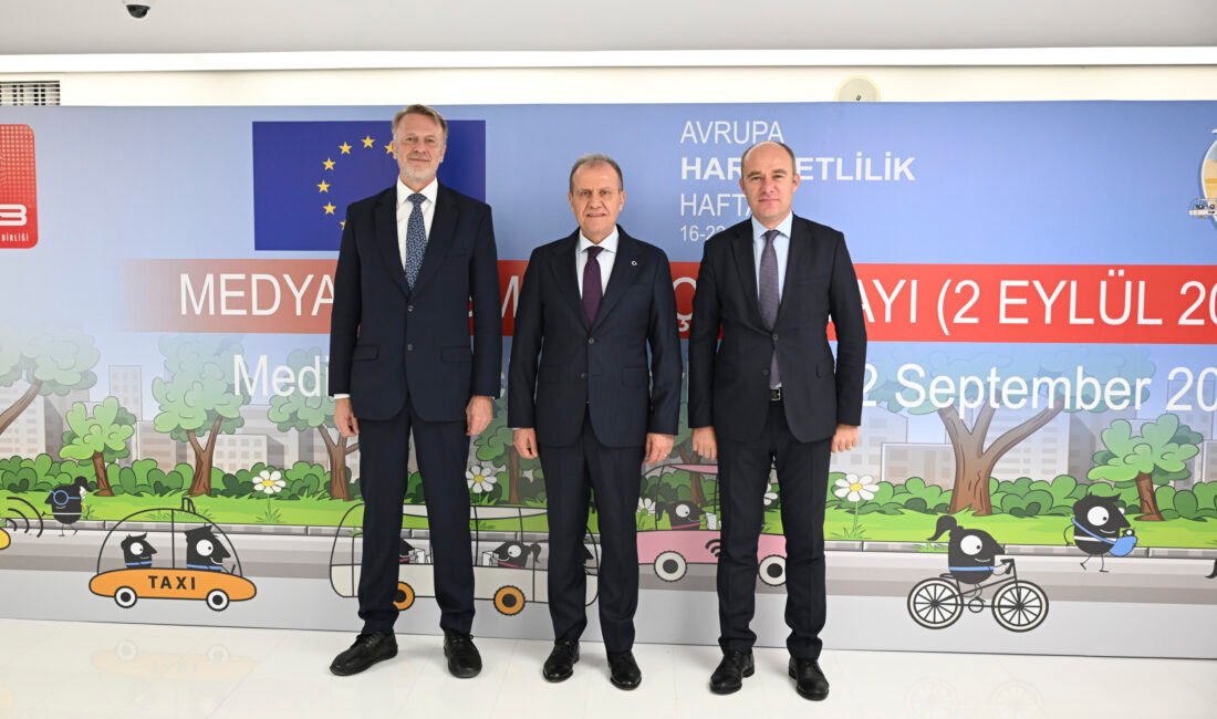 SEÇER: “GELECEK NESİLLERE KARŞI SORUMLULUĞUMUZU UNUTMAMALIYIZ” Türkiye Belediyeler Birliği (TBB) ve Mersin Büyükşehir Belediye Başkanı Vahap