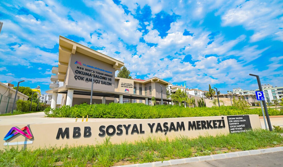 BÜYÜKŞEHİR’İN SİLİFKE SOSYAL YAŞAM MERKEZİ, YAZ DÖNEMİNDE DE SİLİFKELİLERİN BULUŞMA NOKTASI Mersin Büyükşehir Belediyesi’nin ‘Silifke Sosyal Yaşam Merkezi’; farklı yaş gruplarının eğitimden