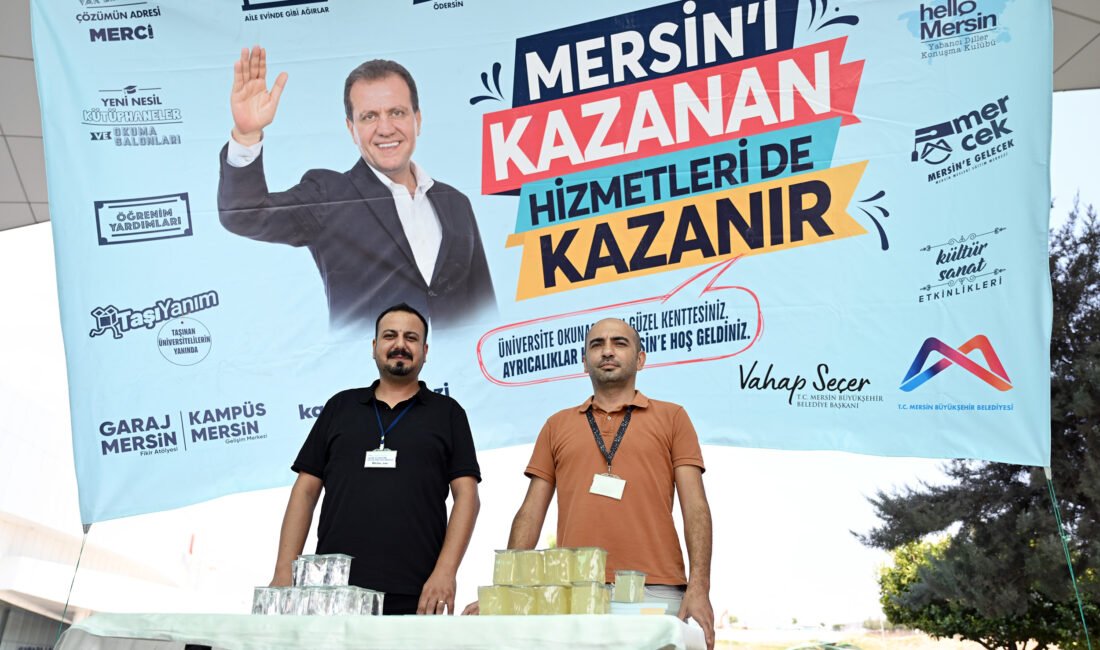 BÜYÜKŞEHİR ÜNİVERSİTE ÖĞRENCİLERİNİ MERSİN VE TARSUS OTOGARLARINDA KARŞILIYOR Mersin Büyükşehir Belediyesi, üniversite eğitimine yeni başlayacak öğrencilerin kente uyum