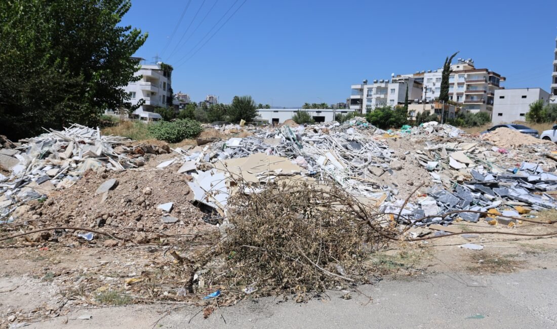 Mersin’in merkez ilçesi Toroslar’da çevre kirliliğine neden olan kaçak moloz