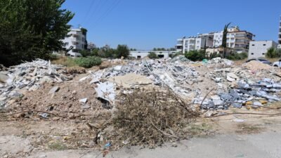 Mersin’in merkez ilçesi Toroslar’da çevre kirliliğine neden olan kaçak moloz