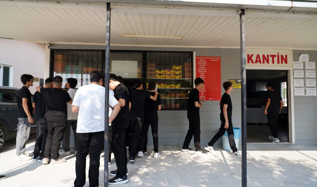 Erdemli Zabıta Ekipleri’nden okul kantinlerine sıkı denetim Yeni eğitim öğretim yılının başlamasıyla birlikte ilçe genelinde kırtasiye ve