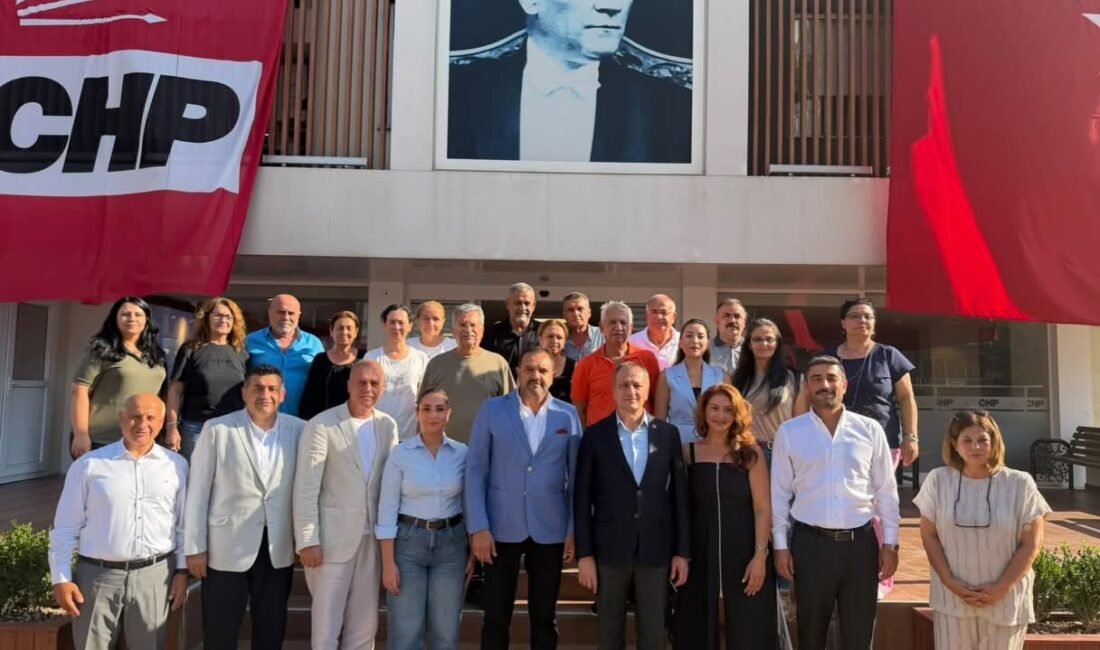 Yeni Mersin İdman Yurdu’ndan CHP ve Mersin Barosu’na Ziyaret Trafiği Yeni Mersin İdman Yurdu Kulüp Başkanı Murat Altındere ve Yönetim