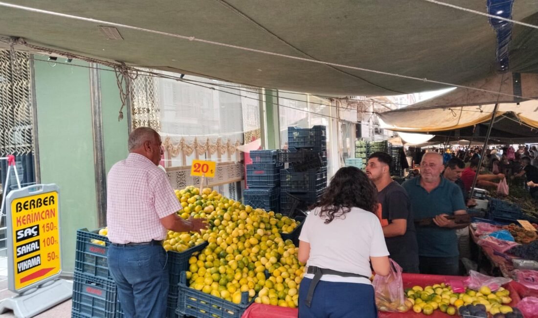 Mersin’de semt pazarlarında sebze ve meyve fiyatlarındaki farklılık dikkat çekmeye