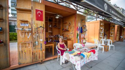 Mersin Büyükşehir Belediyesi; kadınların üretim süreçlerine katılımını destekleyen çalışmalarıyla, el