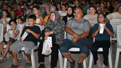 MERSİN BÜYÜKŞEHİR’İN AÇIK HAVA SİNEMASI BU KEZ TARSUS’TA Açık hava sineması nostaljisini yaz boyunca Mersinlilere yaşatan Mersin Büyükşehir