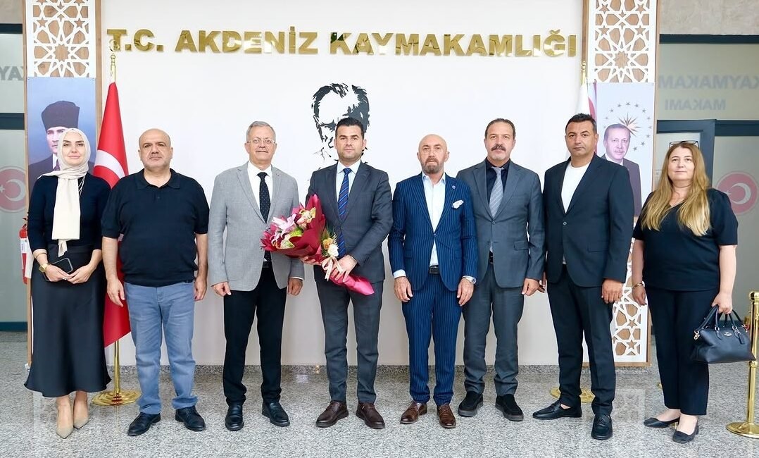 OSB Heyetinden Akdeniz Kaymakamı Murat Beşikçi’ye Hayırlı Olsun Ziyareti Mersin Organize Sanayi Bölgesi (MOSB) Yönetimi, yeni görevine başlayan Akdeniz