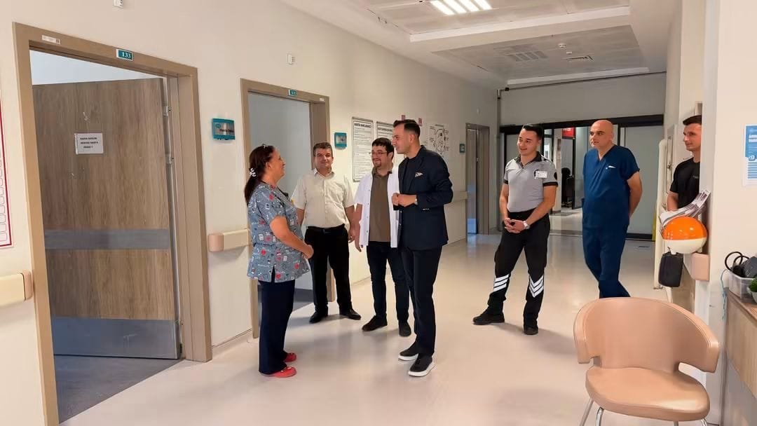 GÜLNAR KAYMAKAMI ASLAN, DEVLET HASTANESİNDE İNCELEMELERDE BULUNDU Gülnar Kaymakamı Emrah Aslan, Gülnar Devlet Hastanesi’ni ziyaret ederek yürütülen