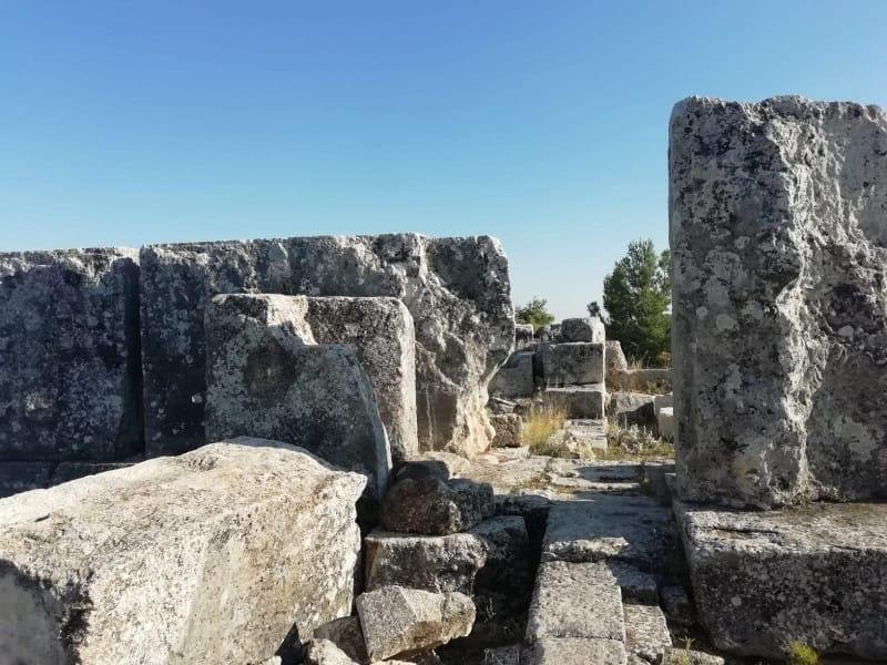 MEYDANCIK KALESİ TANITILAMIYOR! Binlerce yıllık tarih sessizliğe terk edildi