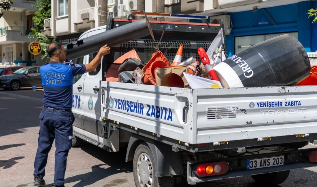 Mersin’in Yenişehir ilçesinde yayaların kaldırımları rahat ve güvenli şekilde kullanabilmesi