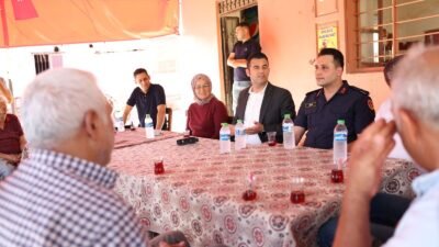 Mahalle ziyaretlerini sürdüren, Akdeniz’de girilmedik sokak, dokunmadık vatandaş bırakmayan Akdeniz