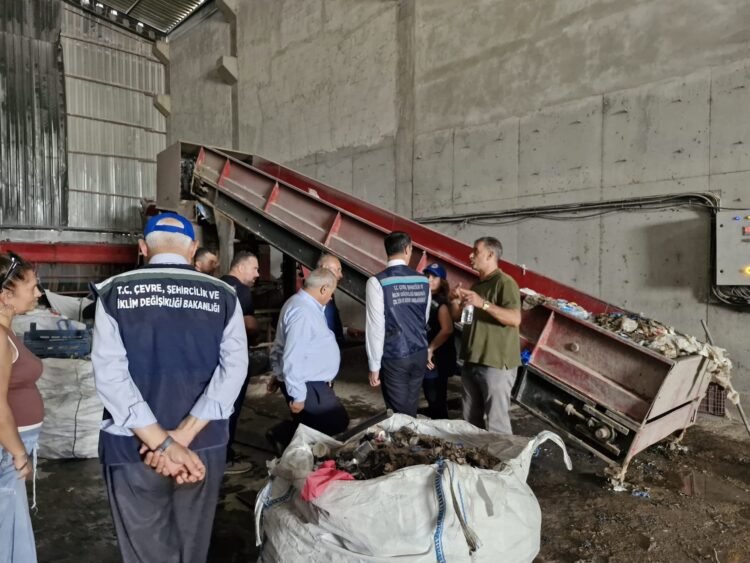 Çevre, Şehircilik ve İklim Değişikliği Bakanlığı ekiplerince Akdeniz’deki mikroplastik kirliliğine