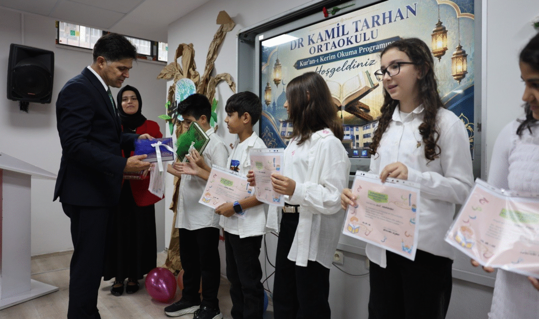 ÖZDEMİRCİ, HALK EĞİTİMİ MERKEZİ KURAN KURSU KAPANIŞ PROGRAMINA KATILDI İl Millî Eğitim Müdürü Muhammed Özdemirci, Halk Eğitimi Merkezi bünyesinde