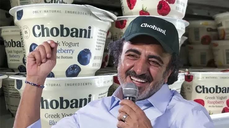 CHOBANI TÜRKİYE PAZARINA GELİYOR Erzincan’dan ABD’ye uzanan girişimcilik hikâyesiyle tanınan Hamdi Ulukaya, kurucusu olduğu